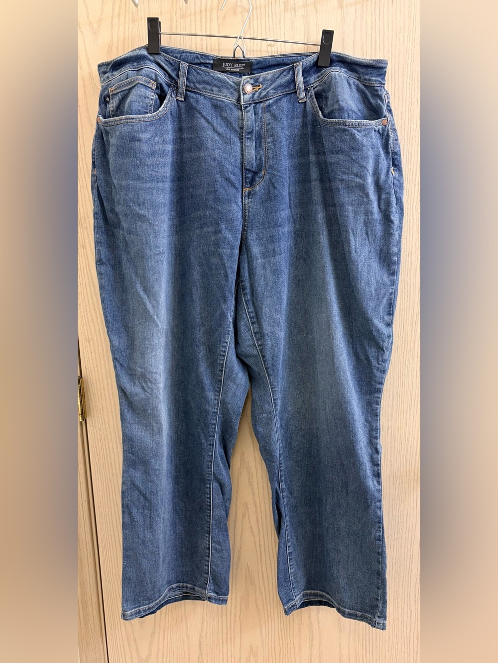 Judy Blue Medium Wash Straight Leg Jeans